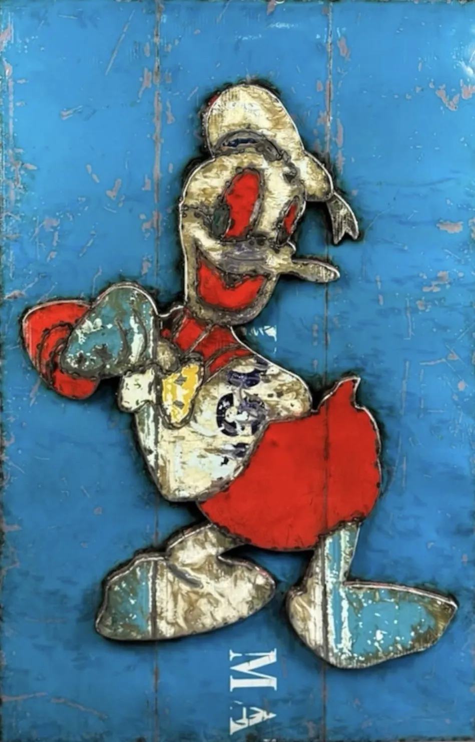 Stahlbild von Donald Duck mit rotem Frack auf hellblauem, patiniertem Metallgrund